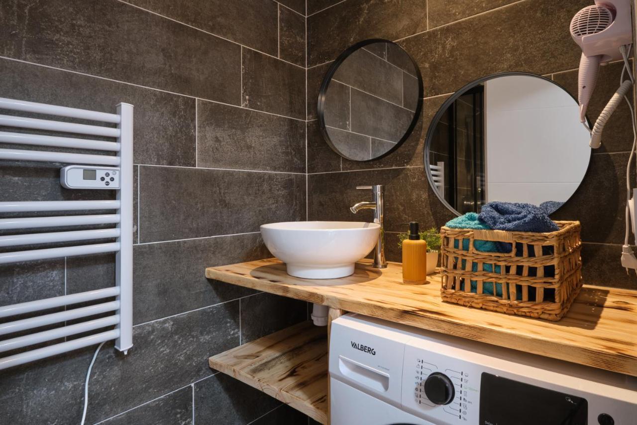 Place Carnot - Studio Tout Equipe Avec Jacuzzi Proche Toutes Commodites Carcassonne Exterior foto