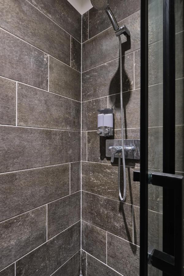 Place Carnot - Studio Tout Equipe Avec Jacuzzi Proche Toutes Commodites Carcassonne Exterior foto