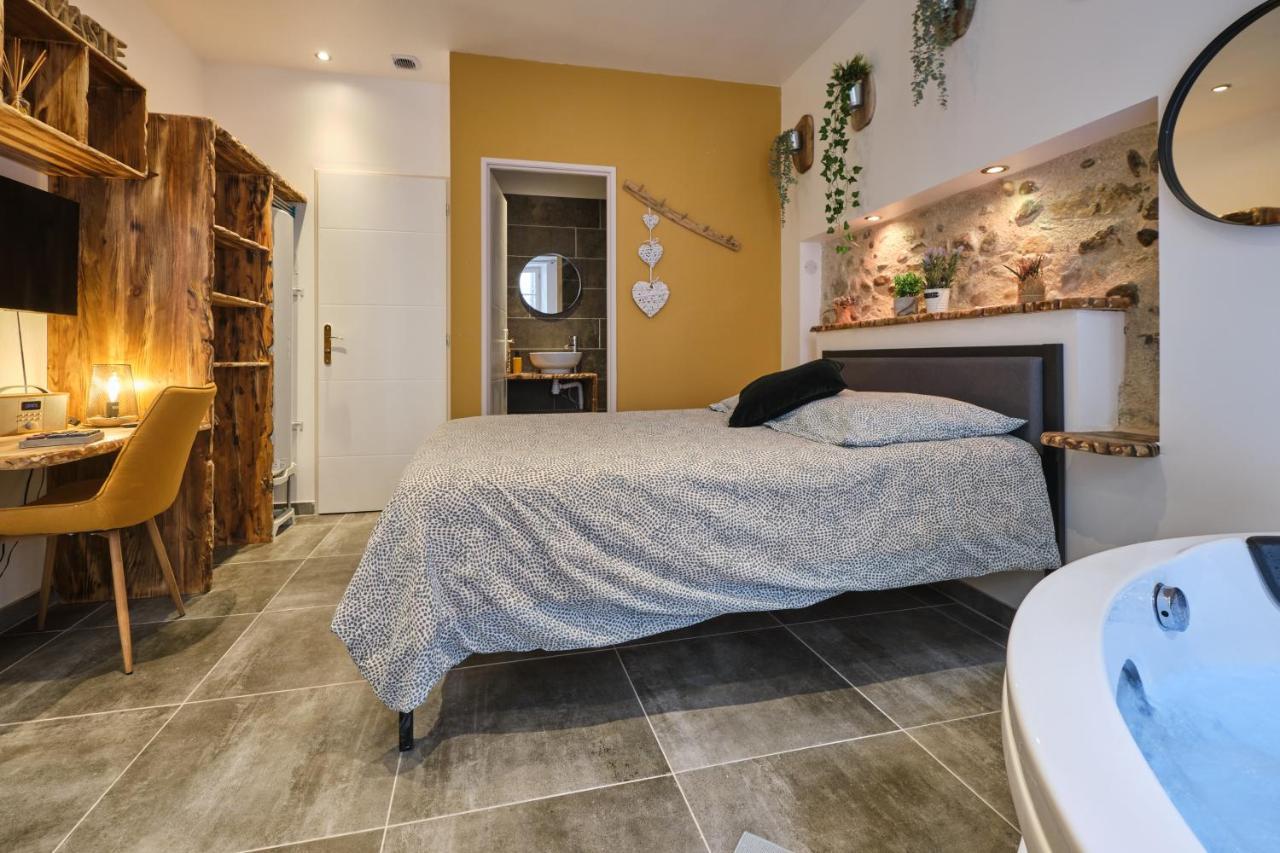 Place Carnot - Studio Tout Equipe Avec Jacuzzi Proche Toutes Commodites Carcassonne Exterior foto