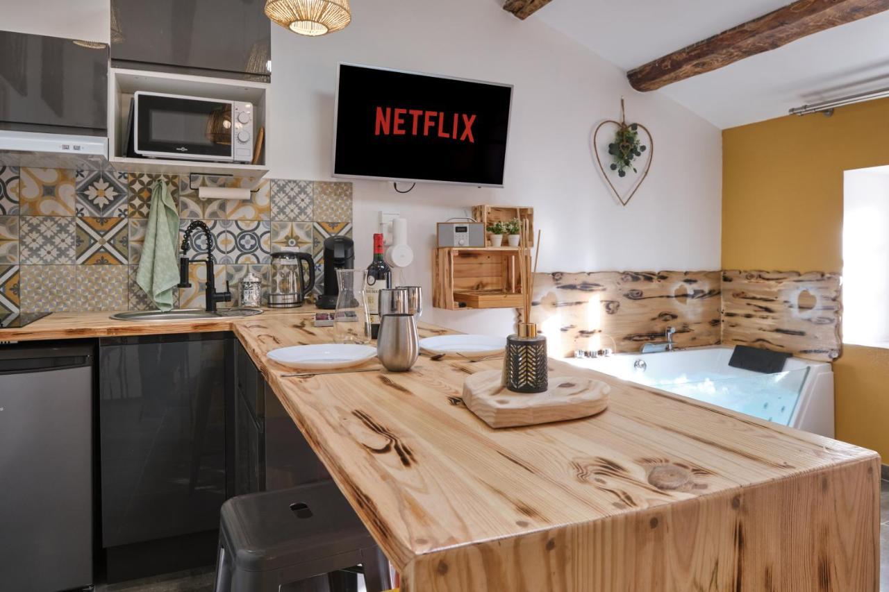 Place Carnot - Studio Tout Equipe Avec Jacuzzi Proche Toutes Commodites Carcassonne Exterior foto